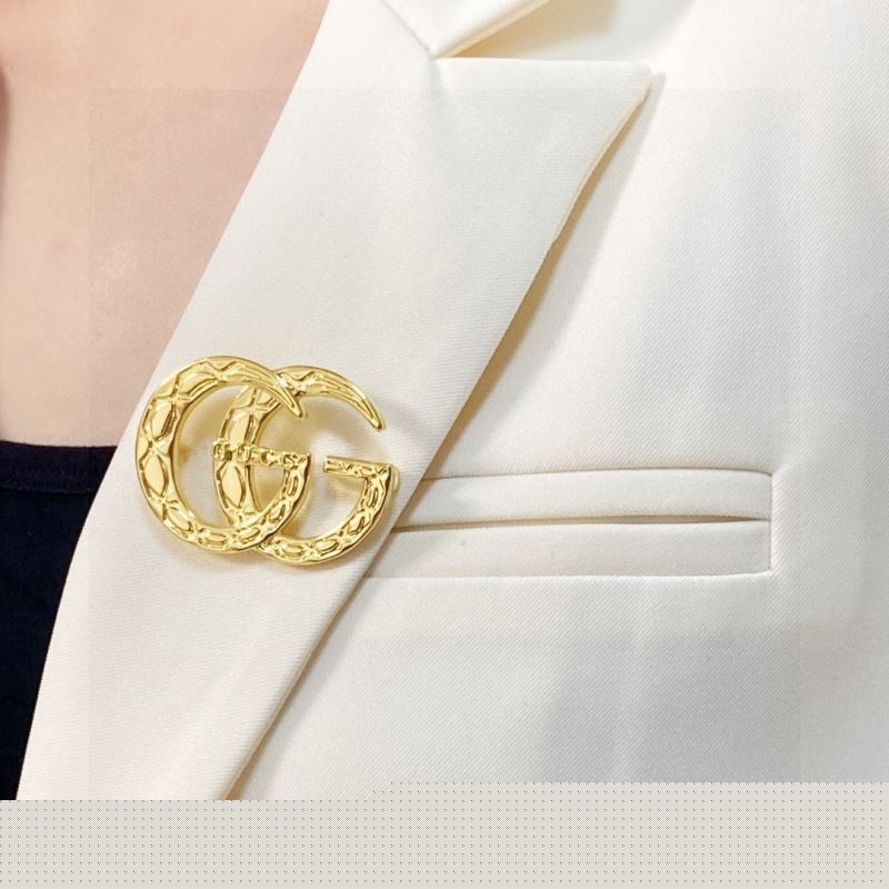 G*u*i brooches